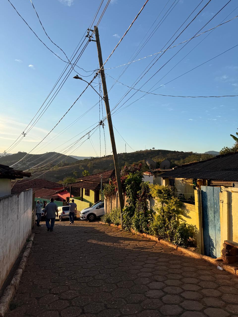 Leia mais sobre o artigo Vereadores realizaram visita técnica a diferentes bairros da cidade, acompanhados do responsável técnico da CEMIG.